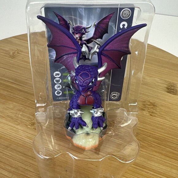 Cynder Series 2 Skylanders Spyro's Adventure Character Figure - Picture 5 of 5